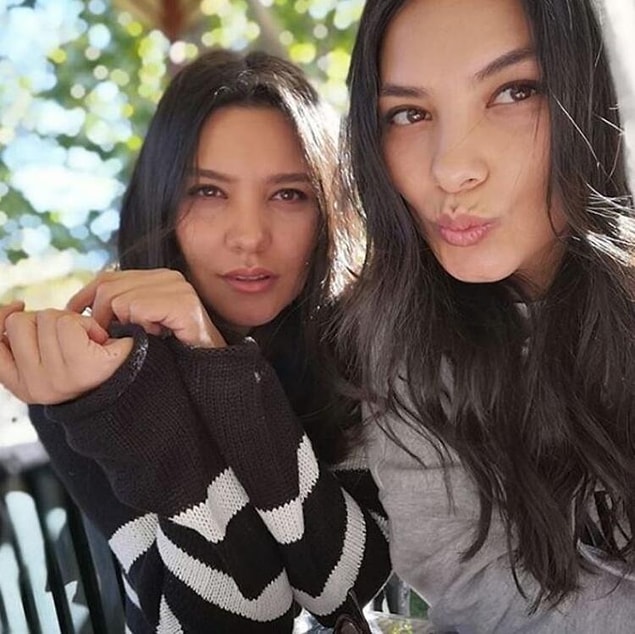 7. Hazal Filiz Küçükköse ve ikizi Deniz Küçükköse
