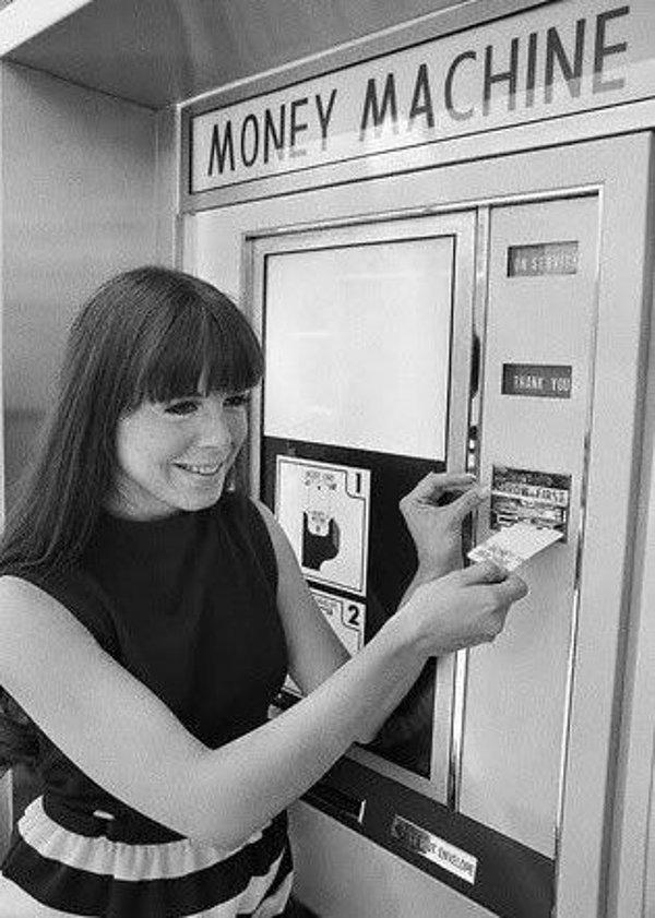 8. 1960'lı yıllarda bekar bir kadının kredi kartı kullanması rüyalarda bile mümkün değildi!