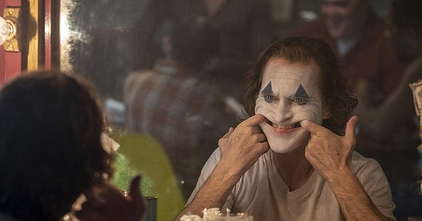 1. Joaquin Phoenix, Joker filmi için Arthur Fleck rolünde.