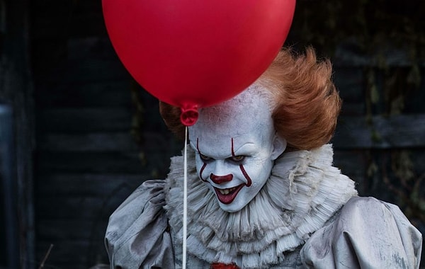 9. Bill Skarsgård, IT filmi için Pennywise rolünde.