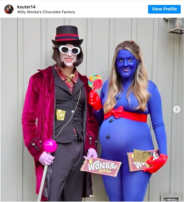 3. Беременная женщина и ее партнер, одетые как Вилли Вонка и Вайолет.
