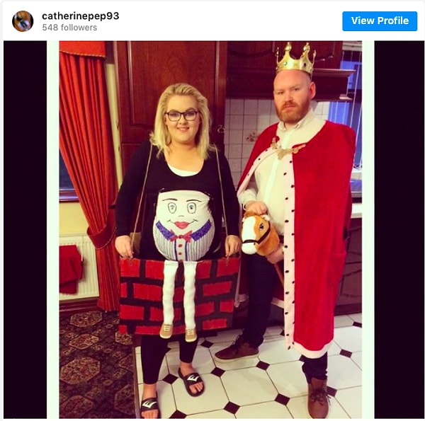 9. Эта беременная женщина, переодевшаяся Шалтай-Болтаем: