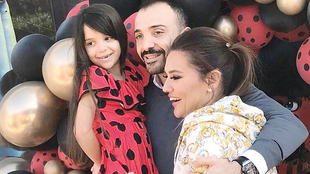 8. Hira Kurt, babası Okan Kurt'a benziyor olabilir, ancak annesi Demet Akalın'ın birebir aynısı.