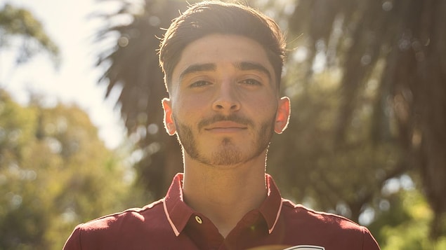 Cavallo, küçüklüğünden bu yana eşcinsel olduğunu saklamak zorunda hissettiğini, utandığını söyledi.