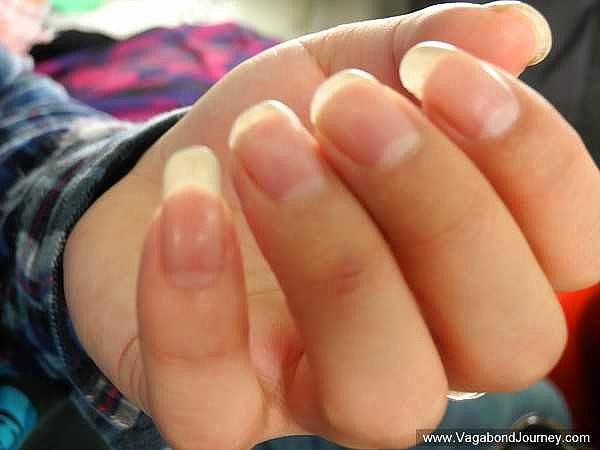 8. Belirli statüye sahip olan erkekler küçük parmaklarındaki tırnağı uzatırlar.