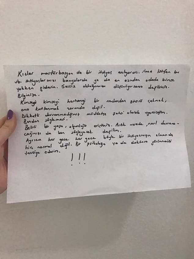 'Kızlar mastürbasyon da bir ihtiyaçtır anlıyorum ama bu ve benzeri ihtiyaçlarımızı banyoda ya da en azından odada kimse yokken giderin' cümleleriyle başlayan nota birbirinden komik yorumlar geldi.
