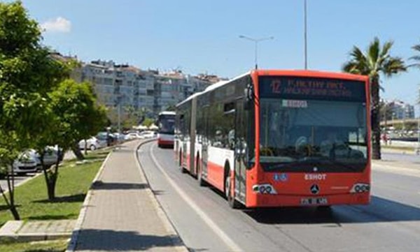 İzmir’de Toplu Taşıma Ücretsiz Mi?