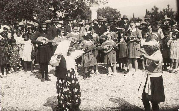 2. Anadolu'da cumhuriyet kutlaması, 1937.