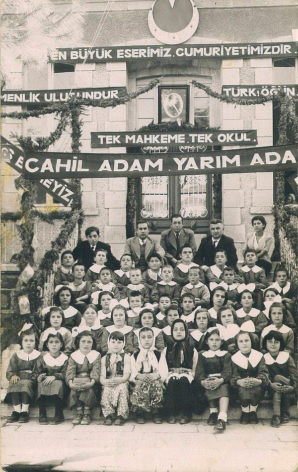 8. Okulda cumhuriyet kutlaması, 1926.