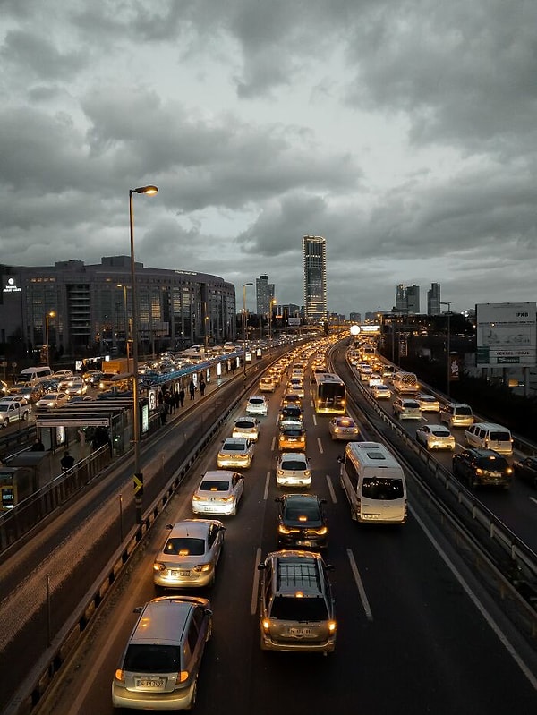 4. Ездить на работу по полтора часа в каждую сторону 5 дней в неделю, чтобы я мог сидеть в своем офисе, писать электронные письма и разговаривать по телефону. Нет уж.. Спасибо! Эту работу я могу и дома выпонять