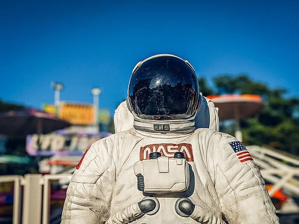 9. Клеопатра жила в период, которые ближе к высадке на Луну, чем к строительству пирамид