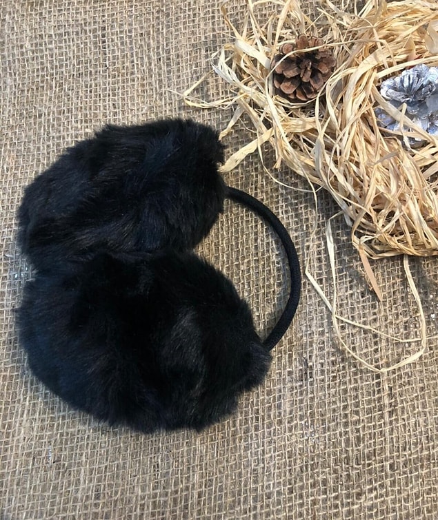 8. Şapka takmayı sevemeyenlerin rahatlıkla kullanacağı bir ürün: peluş kulaklık