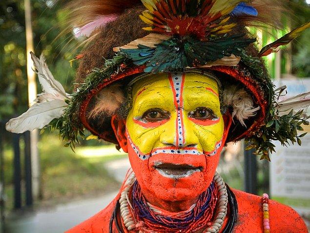 14. Papua Yeni Gine nüfusunun %80'inden fazlası kırsal alanlarda yaşıyor.