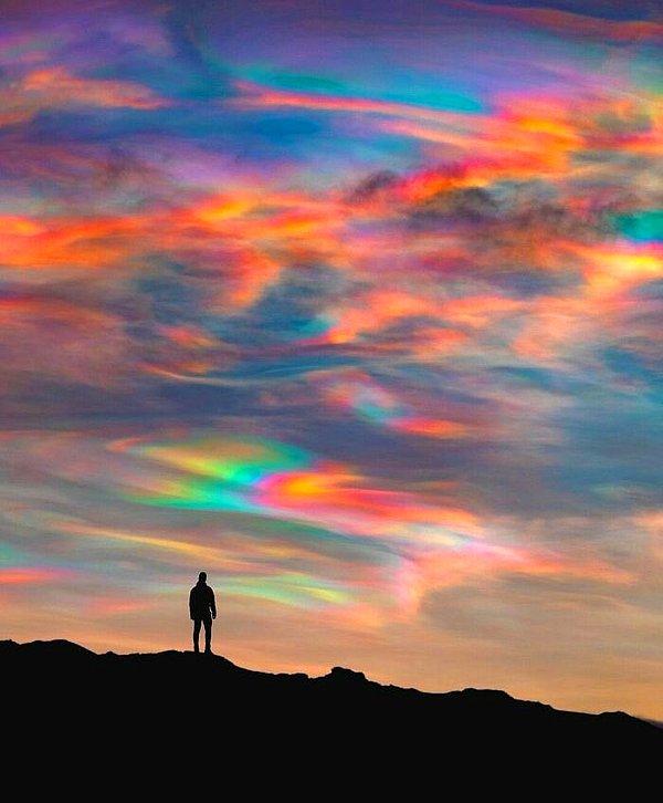 1. "Birkaç gün önce çektiğim İzlanda üzerinde polar stratosferik bulutların rengarenk görüntüsü."