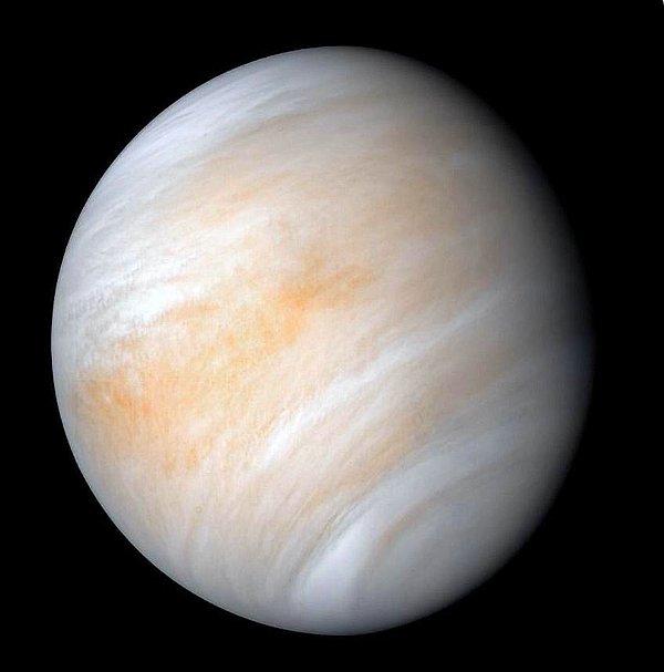 Venüs (Ay boyunca Yay takımyıldızında)
