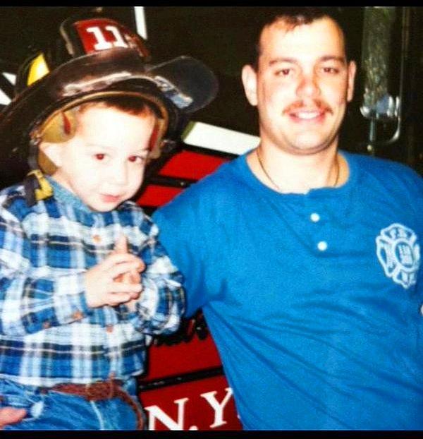 Pete Davidson'ın babası Scott Davidson, 11 Eylül 2001 saldırılarında hayatını kaybeden bir itfaiye görevlisiydi.
