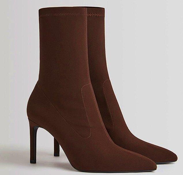 Bonus: Bershka, kahverengi topuklu ayakkabı.