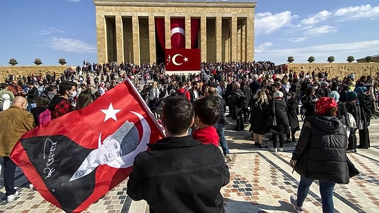 AKP'li Turan, Gazetecilerin Anıtkabir'e Alınmamasına Tepkili: 'Kabul Edilemez'