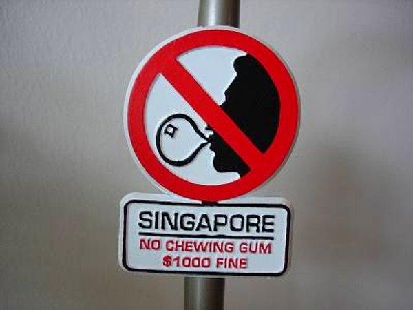 9. Singapur'da sakız satışı 1992 yılından beri yasa dışıdır. Sakızı yalnızca eczanelerden kimliğinizi göstererek alabilirsiniz.