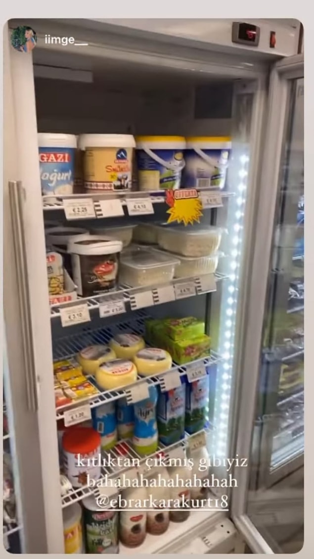 Bu kısımda da 2.25 Euro'ya yoğurt görünce baygınlık geçiriyoruz. Aynı şekilde bu rafta da en pahalı ürün 4 Euro civarında.