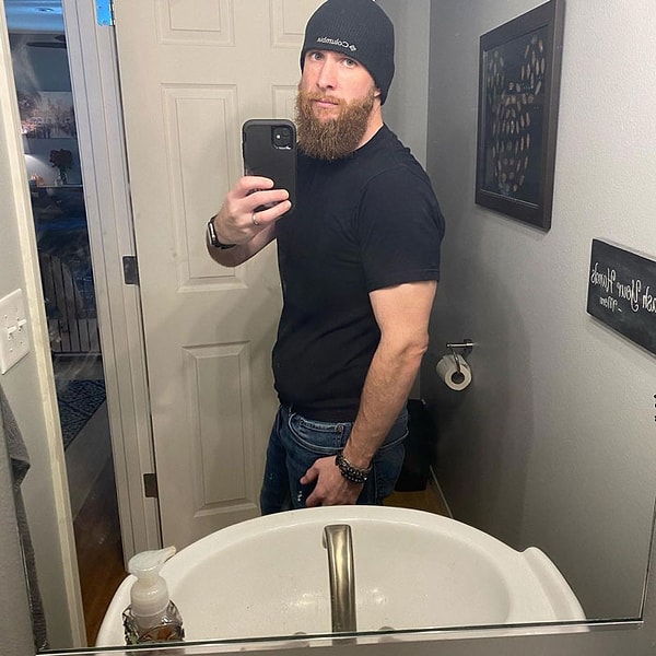 Теперь фитнес, здоровый образ жизни и помощь выздоравливающим людям с зависимостями - неотъемлемые части его жизни.