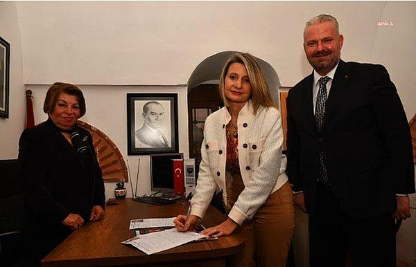 9. Menemen Belediye Başkan Vekili Aydın Pehlivan ve eşi Filiz Pehlivan, Atatürkçü Düşünce Derneği'nin düzenlediği kahvaltıya katıldı. Atatürk'ü 'toplumu birleştiren ortak değer' olarak tanımlayan AKP'li Pehlivan ve eşi, ADD'ye üye oldu.