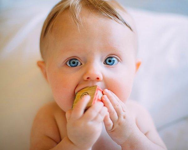 11. Yeni doğan bebeklerin yetişkinlere oranla neredeyse 100’e yakın daha fazla kemiği vardır.