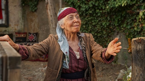 Aziz Dizisinde Hatice Ana Karakterine Can Veren Meral Çetinkaya Kimdir?Meral Çetin Kaya Kaç Yaşında Ve Nereli?