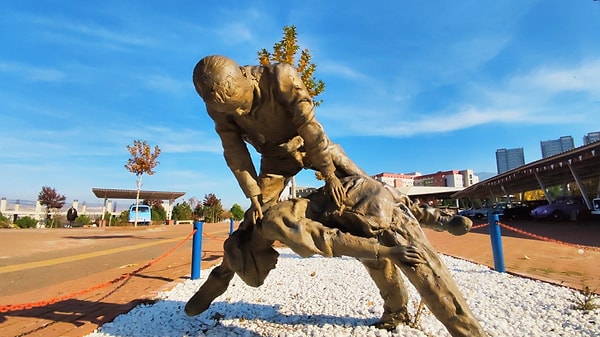 "Afrikalı öğrencilerimiz dâhi gelip bakıyor"