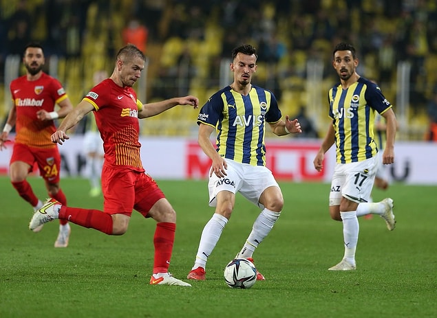 Sarı-Lacivertliler, 2-0 geriye düştüğü maçta son dakikada bulduğu golle rakibi ile 2-2 berabere kaldı.