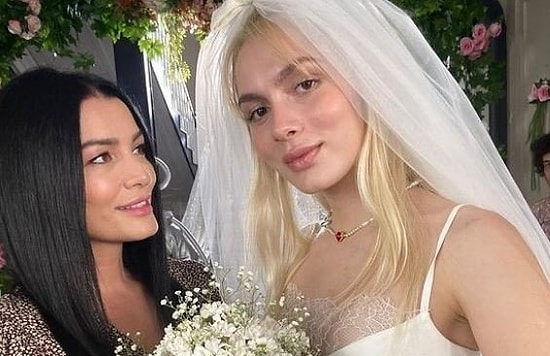 Aleyna Tilki'nin Annesi Havva Öztel'in Siyah Büstiyerli Pozu Yaktı Geçti!