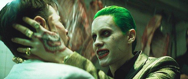 4. Jared Leto, Suicide Squad'da Joker olarak rol aldığı dönemde Margot Robbie'ye ölü bir domuz göndermiş.