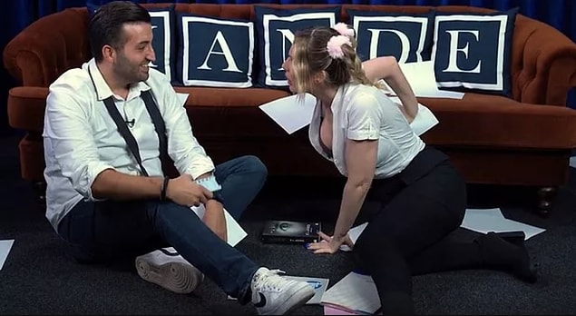 Geçtiğimiz haftalarda Ertan Süzgün'e ayaklarını yıkatan ünlü sunucu Hande Sarıoğlu, bu kez de Petek Dinçöz'ün meşhur 'Foolish Casanova' dansıyla ortalığı yıktı, geçti!