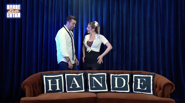 Foolish Casanova şarkısı eşliğinde seksi dansına başlayan Hande Sarıoğlu,