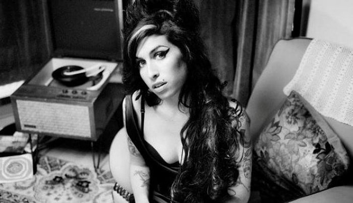 Amy Winehouse’un ‘Son Elbisesi’ 2,5 Milyon Liraya Satıldı