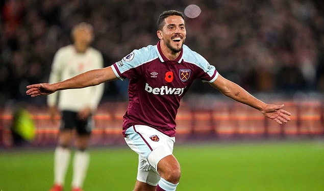 İngiltere Premier Lig ekiplerinden West Ham United, bu sezon gösterdiği üstün performansla zirve yarışının içinde kalmaya devam ediyor.