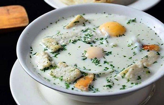 7. Kahvaltıda az pişmiş yumurta olan çorba içebilirsiniz.