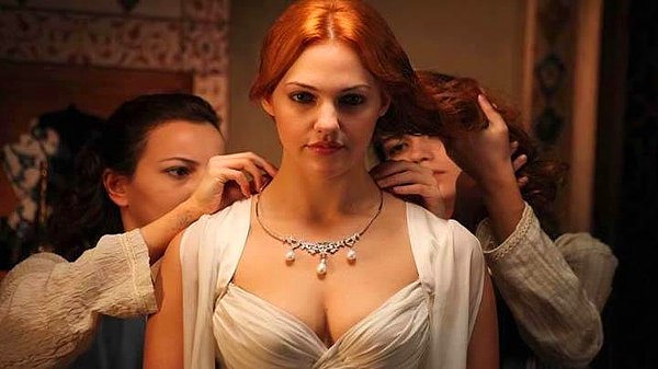 Meryem Uzerli Kimdir?