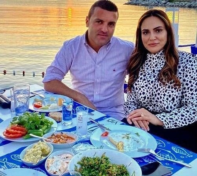 Emir Sarıgül ve Buket Aydın cephesinde sular bir türlü durulmuyor. Aşk dedikodularının ardından "sadece arkadaşız" diyen çift, bir süre sonra aşklarını gözler önünde yaşamaya başlamıştı.