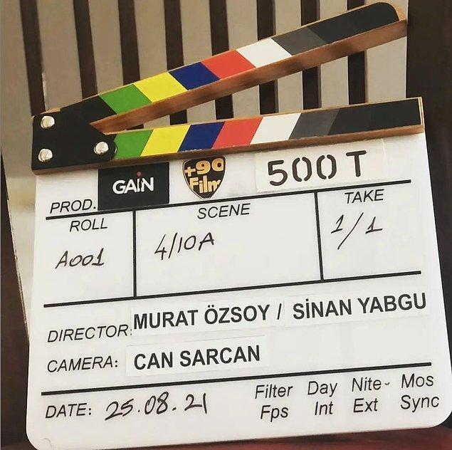 500T'nin yönetmenlerinden Murat Özsoy da zaten tam olarak böyle söylemiş diziyle alakalı: "Hiçbir saçmalık bizim gerçeklerimizden daha saçma bir noktaya gitmiyor."