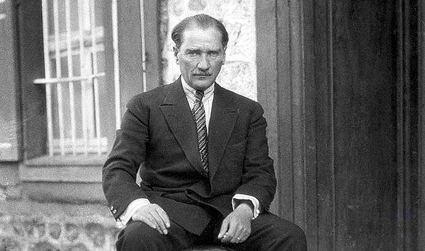 Bugün 10 Kasım... Cumhuriyetimizin kurucusu Gazi Mustafa Kemal Atatürk'ün hayata gözlerini yumduğu ve kalbimize gömüldüğü gün.