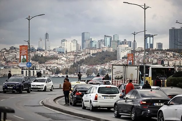 Bu yıl da özgürlüğümüzün mimarını 83. ölüm yıl dönümünde saat 9'u 5 geçe Türkiye'nin her köşesinde özlemle andık.