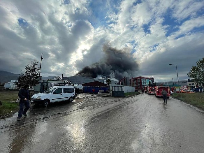 Kocaeli'de Geri Dönüşüm Fabrikasında Yangın