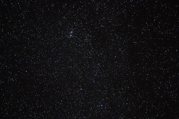 8. Gece gökyüzünde gördüğünüz yıldızların çoğu ikili yıldızlardır yani birbirinin yörüngesinde dönen iki yıldız. ✨