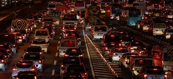 İstanbul'da kişi başına düşen otomobil sayısı 195 okurken, İzmir'de bu oran 187 otomobil.
