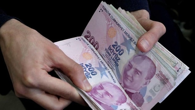 Yeni yılda asgari ücrete zam yapılacak olsa da bu bizler için artık hiçbir şey ifade etmiyor. Zamcık ya da güncelleme olarak ifade edilen fiyat arttırımları her hafta devam ederken asgari ücretin yükselmesinin de bir anlamı kalmıyor.
