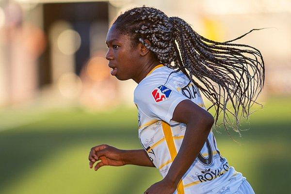 26 yaşındaki futbolcu Aminata Diallo, 31 yaşındaki takım arkadaşı Kheira Hamroui'nin çarşamba günü saldırıya uğradığı olayla ilgili olarak gözaltına alındı.