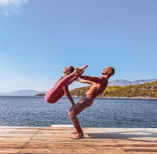 Profesyonel Olarak Yogaya Başlamıştı