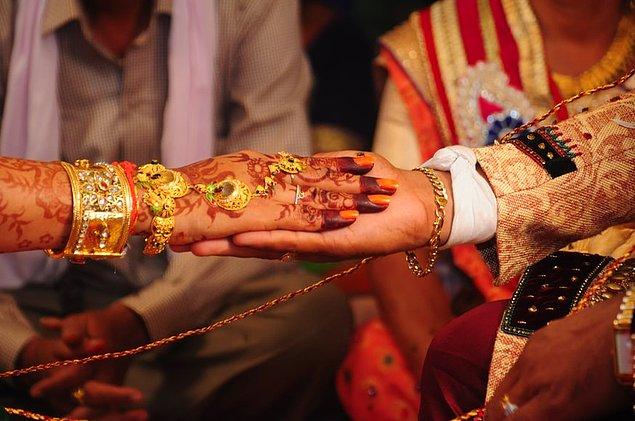 Ülkede ve dünyada gündem olan bu olay, birçok kişinin Pakistan kültüründeki bu katı evlilik kurallarına olan tepkisini çoğaltmış.