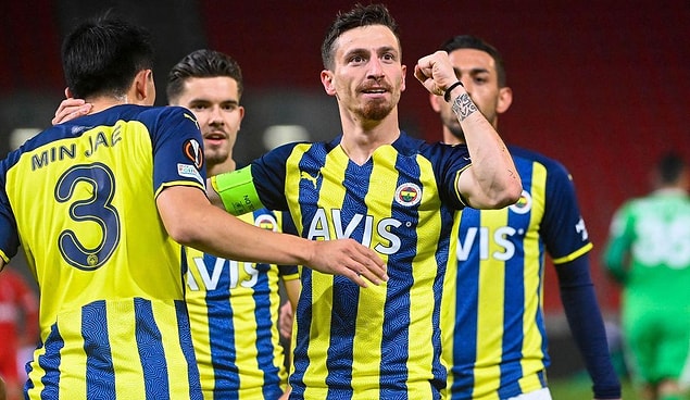 "7. haftaya lider girdik, takım da hoca da övülüyordu. Sonraki 4 haftada kaybedilen puanlar, zaten kırılgan olan camiamızda bu sene de mi boşa geçecek endişesini yarattı."